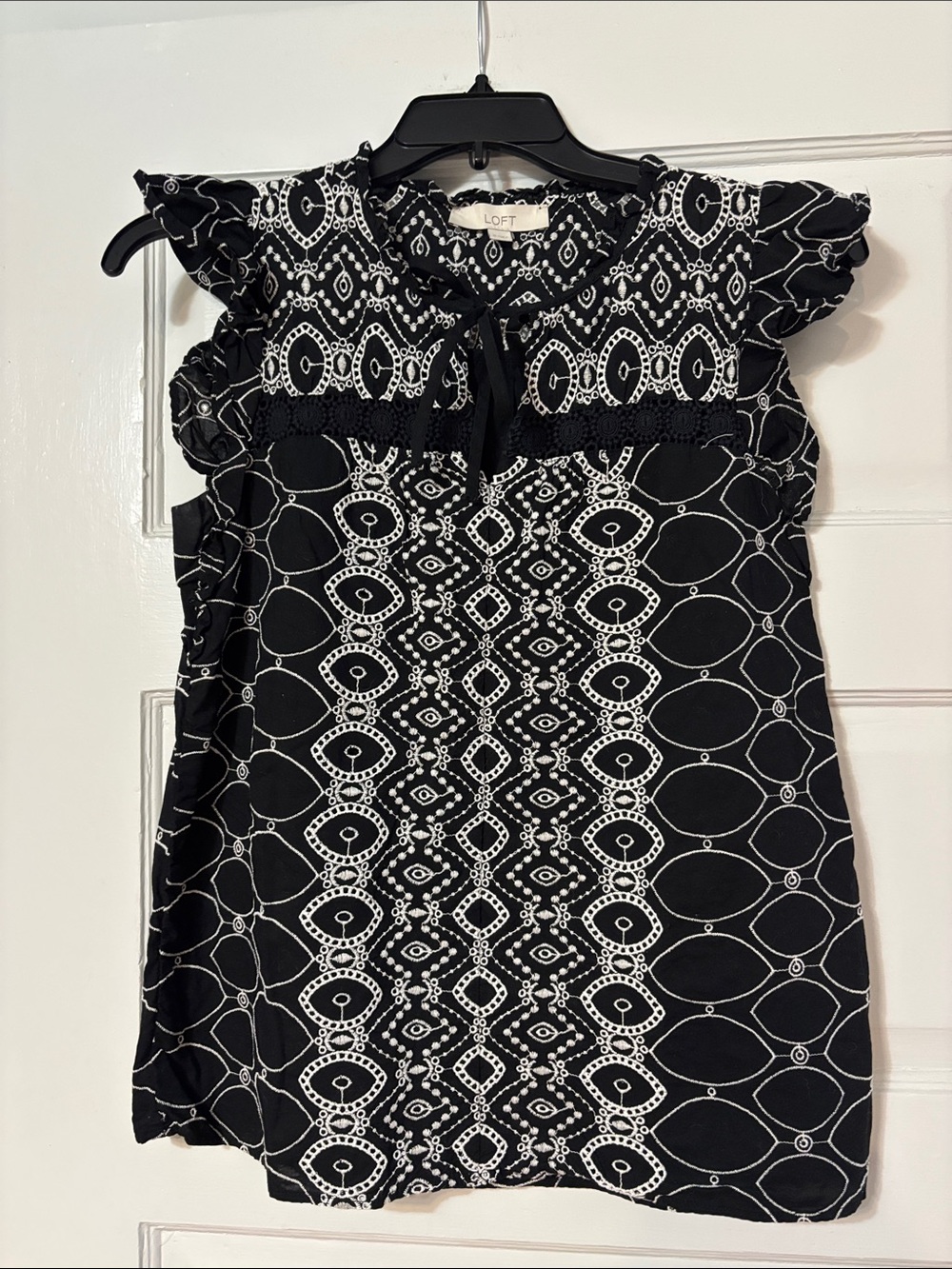 LOFT Black & White Geometric Flutter Sleeve Top